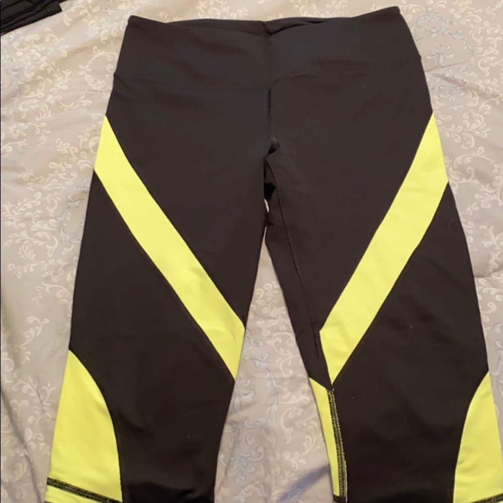 Victoria’s Secret Knockout Crop Legging